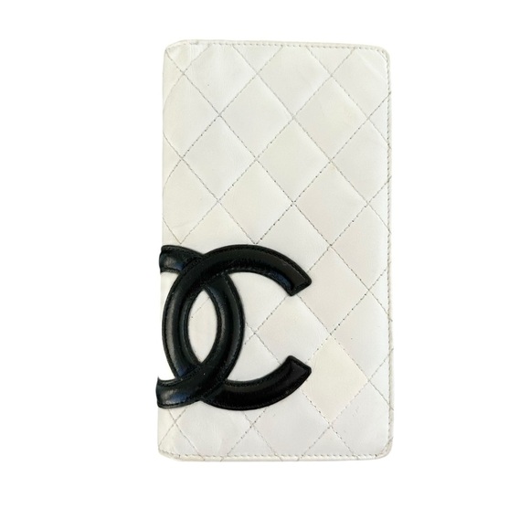 Authentic CHANEL White Quilted Leather & Black CC Cambon Large Wallet with Box - Picture 3 of 16
